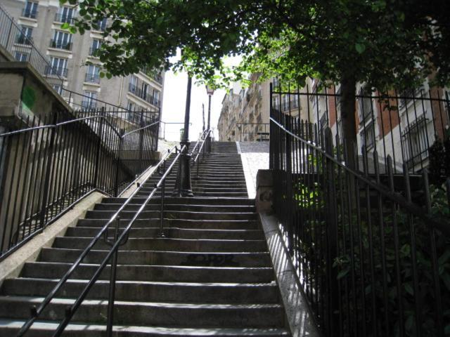 Quiet Apartment Hill Of Montmartre Paris Luaran gambar